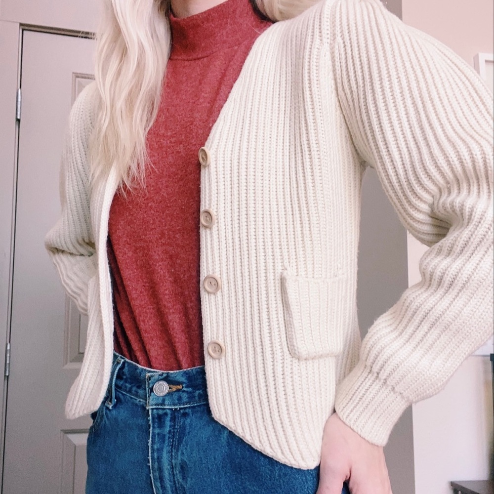 🤍SOLD🤍⭐️Vintage white Puffy Sleeved Cardigan⭐️